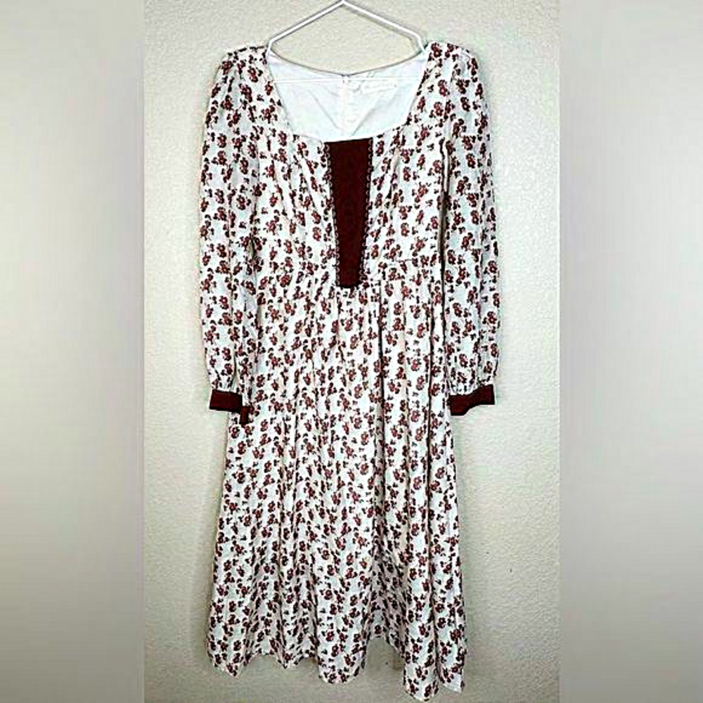 MASKED QUEEN White with Brown Floral Pattern. ‎ EUC!